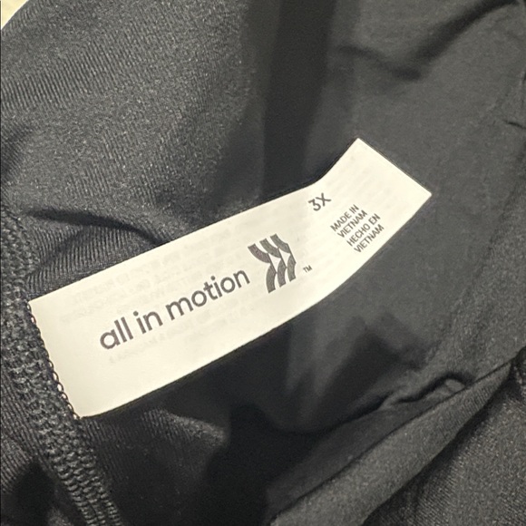 NWT All In Motion Black Flex V-Neck Cropped Sports Bra Size 3X - Picture 13 of 16